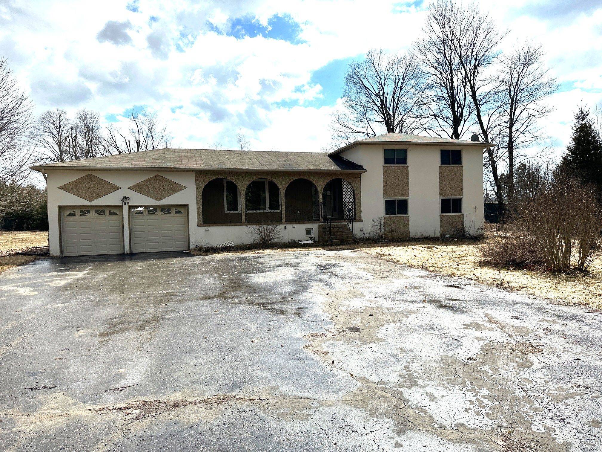 780 Essa RD E, Barrie, ON L4N 9E9