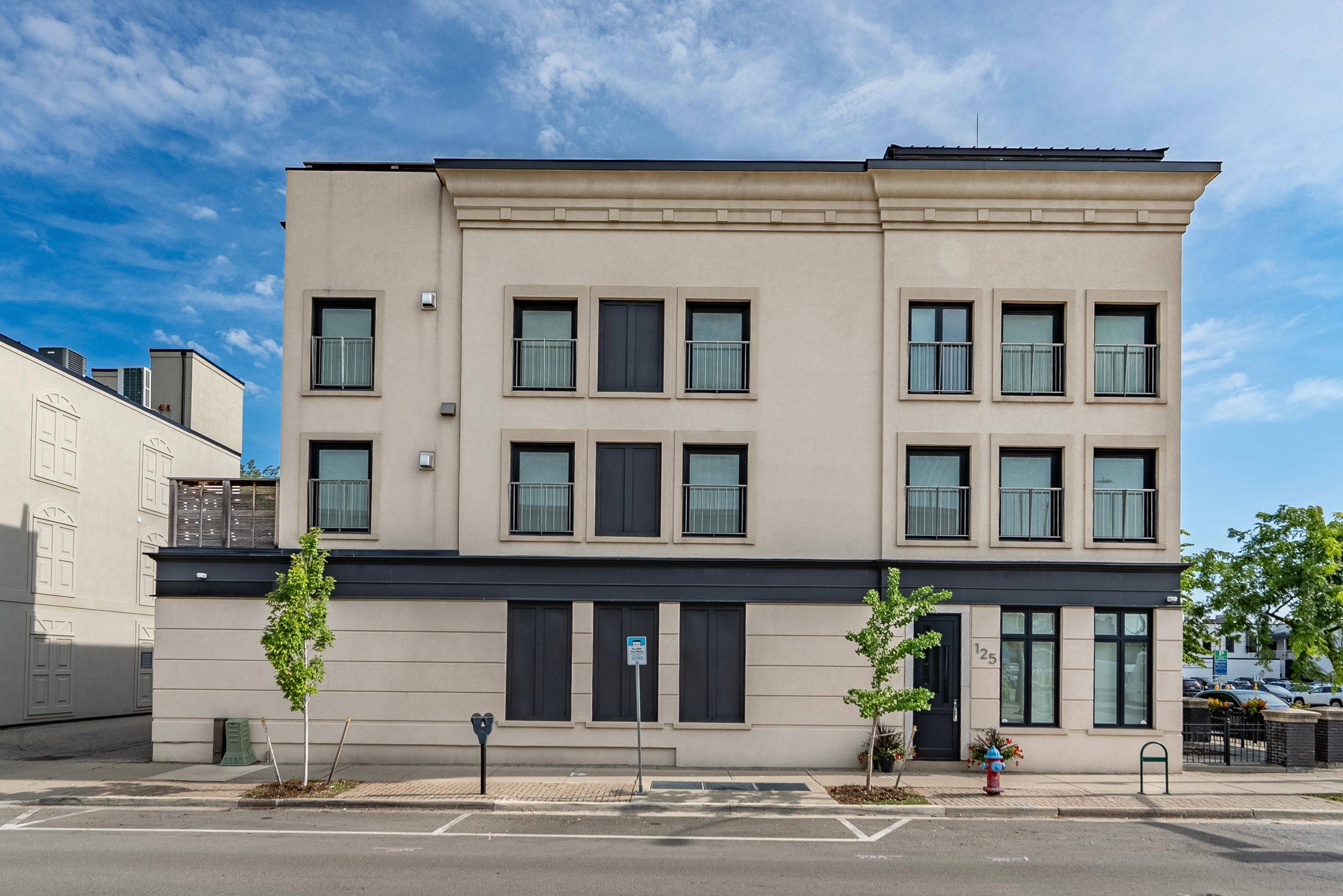 125 George ST, Oakville, ON L6J 3B9