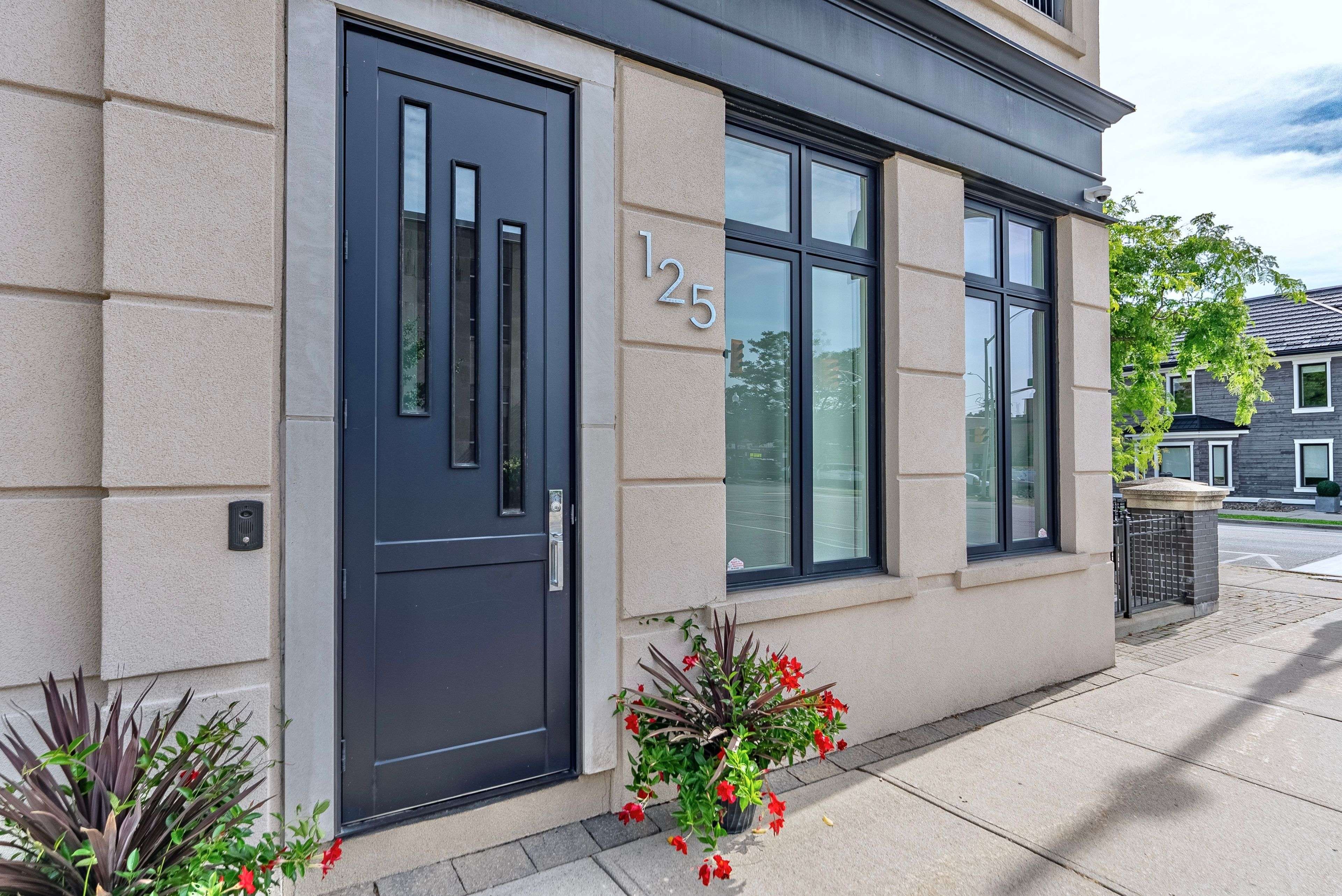 125 George ST, Oakville, ON L6J 3B9