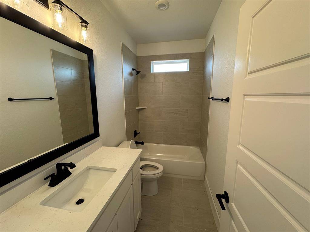 128 Passenger Way, Bridgeport, TX 76246