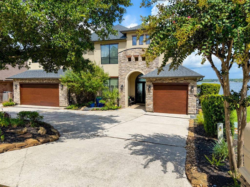 182 April Waters Drive N, Montgomery, TX 77356