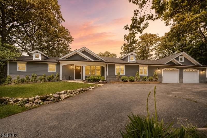 8 Sheeprock Rd, Kinnelon Boro, NJ 07405