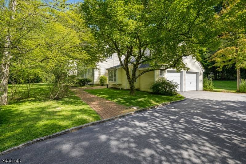 3 Orchard Rd, Kinnelon Boro, NJ 07405