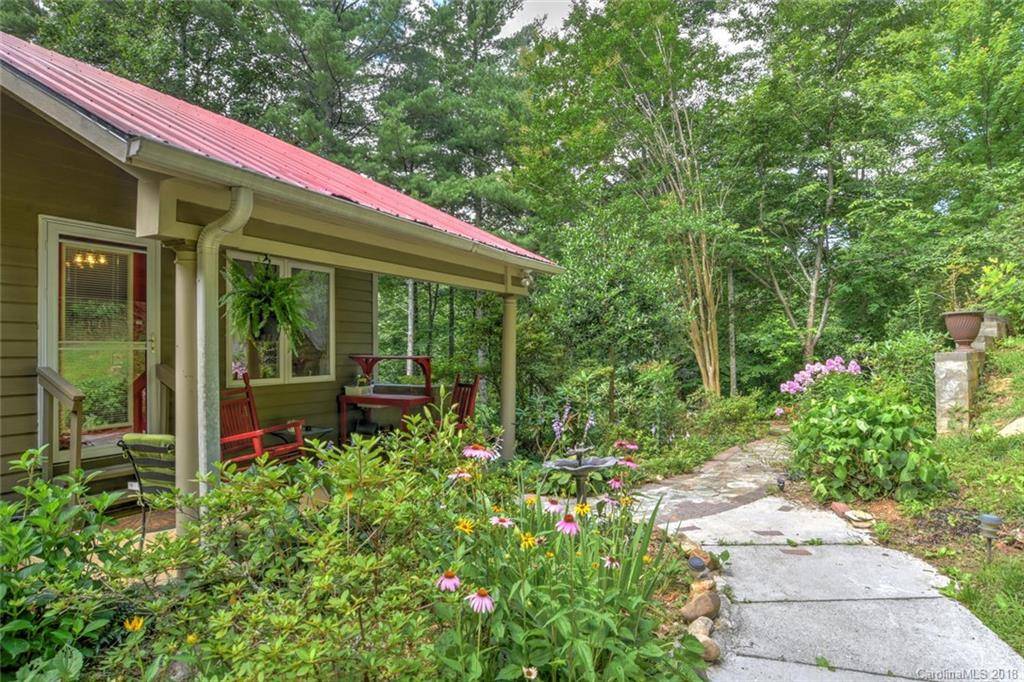 14 Shelton Branch RD, Barnardsville, NC 28709