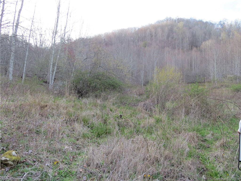 000 Summer Trees LN, Burnsville, NC 28714