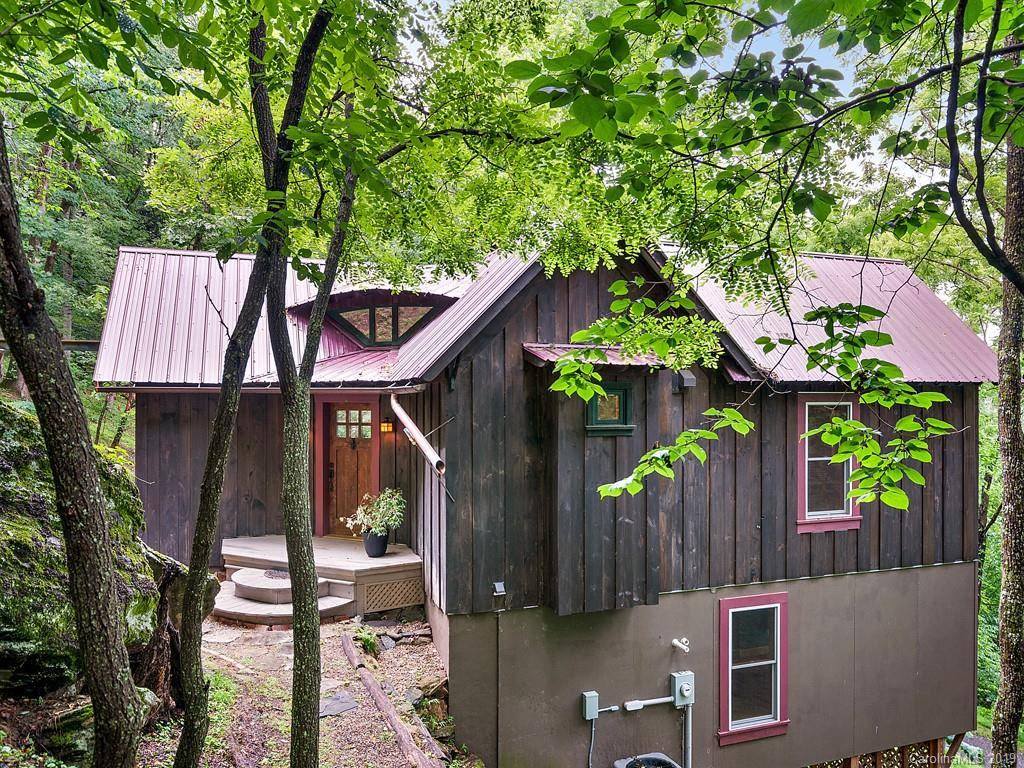 145 Hiaway TRL, Clyde, NC 28721