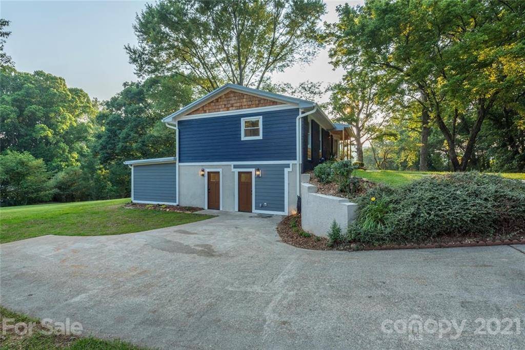 32 Clovernook DR, Arden, NC 28704