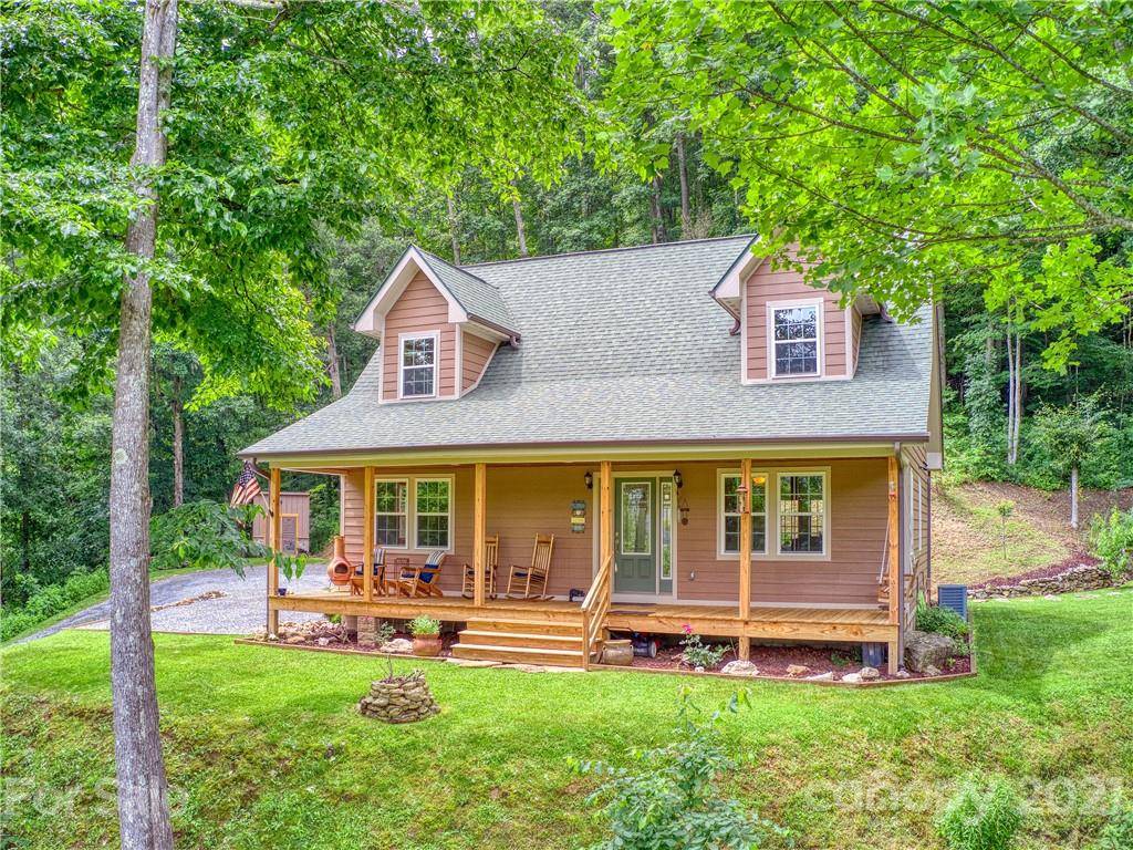 27 Little Roundtop RD, Clyde, NC 28721