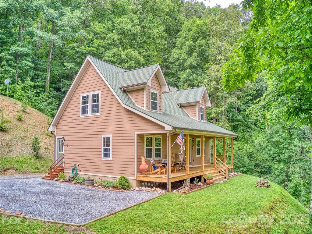 27 Little Roundtop RD, Clyde, NC 28721