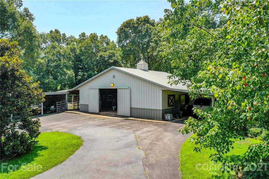303 Hamilton DR, Columbus, NC 28722