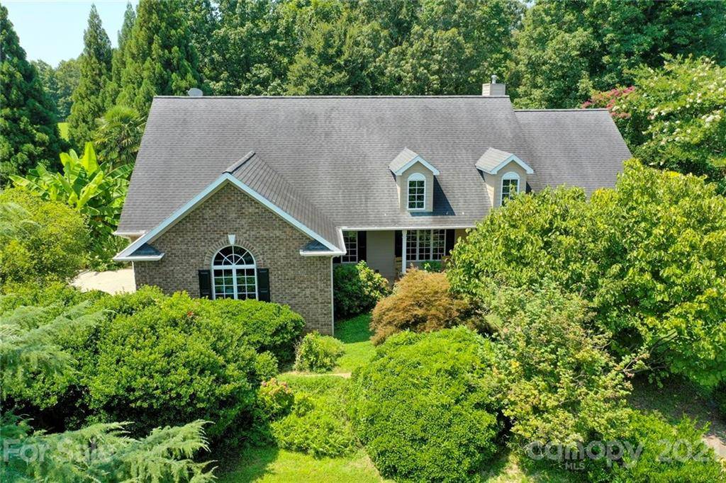 303 Hamilton DR, Columbus, NC 28722