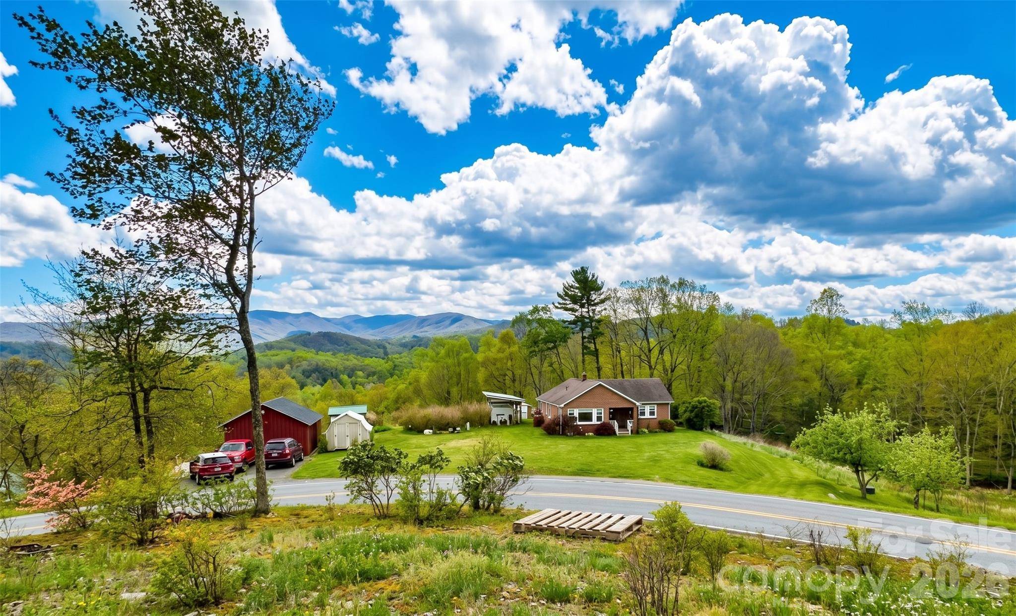 560 Russ Norris Heaton RD, Elk Park, NC 28622