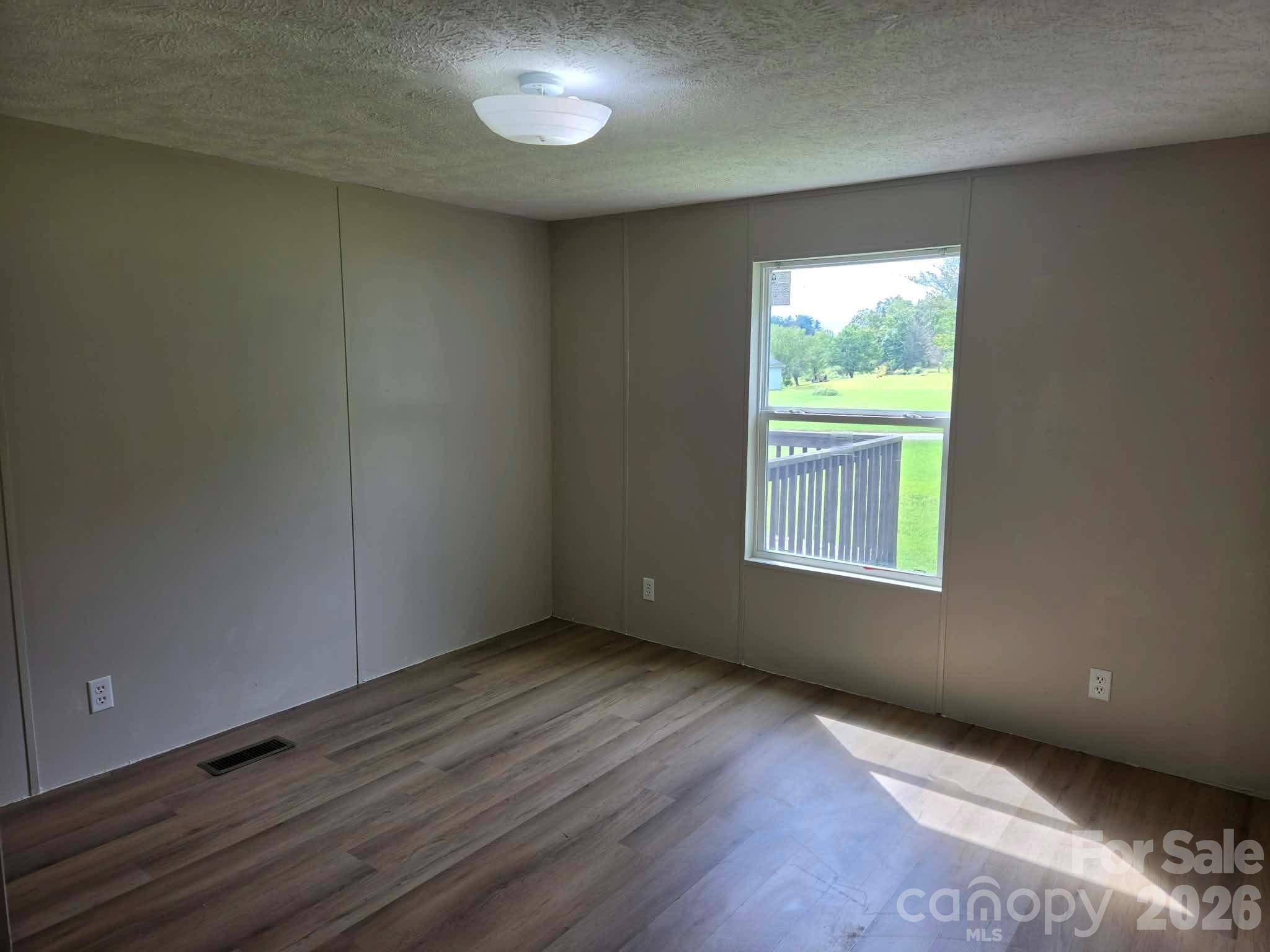 37 Mossy Brook TRL, Hendersonville, NC 28792