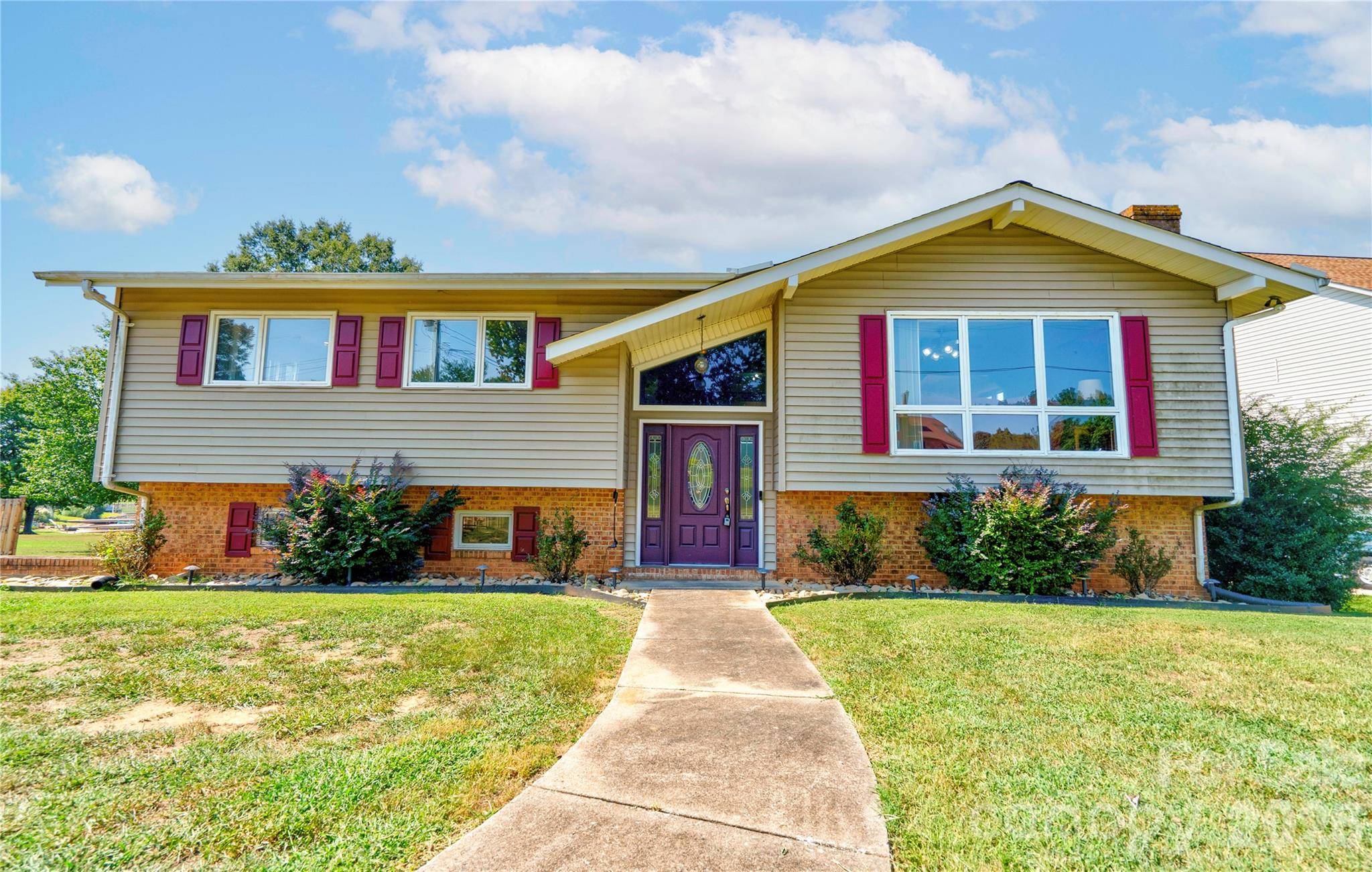 152 North Shore DR, Cherryville, NC 28021