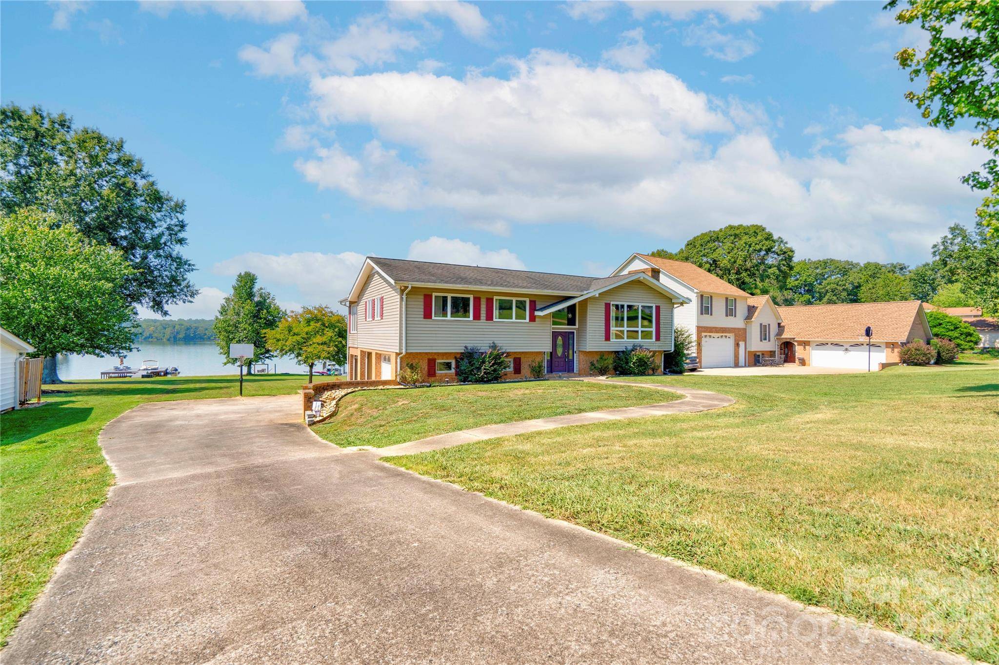 152 North Shore DR, Cherryville, NC 28021