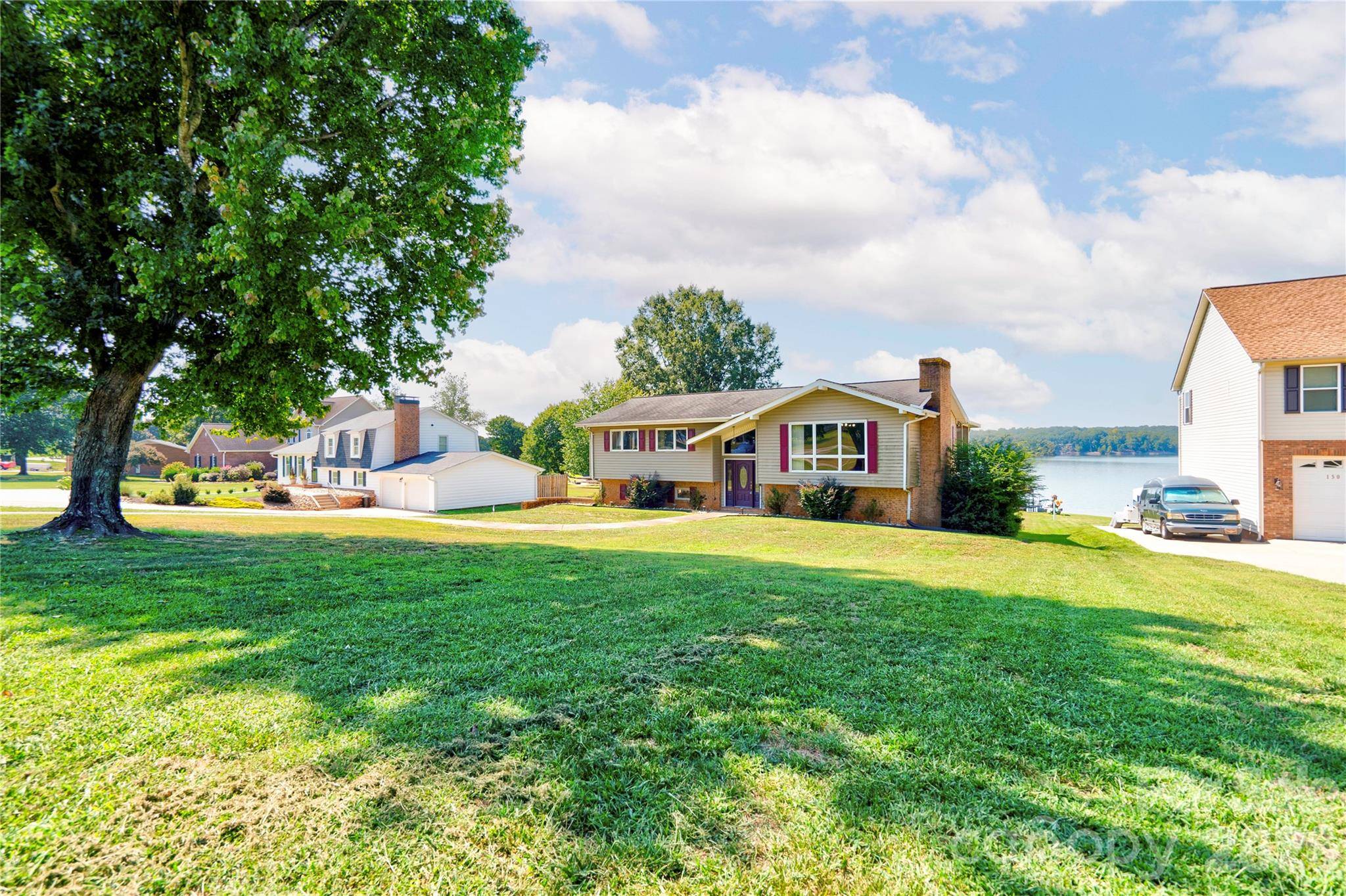 152 North Shore DR, Cherryville, NC 28021