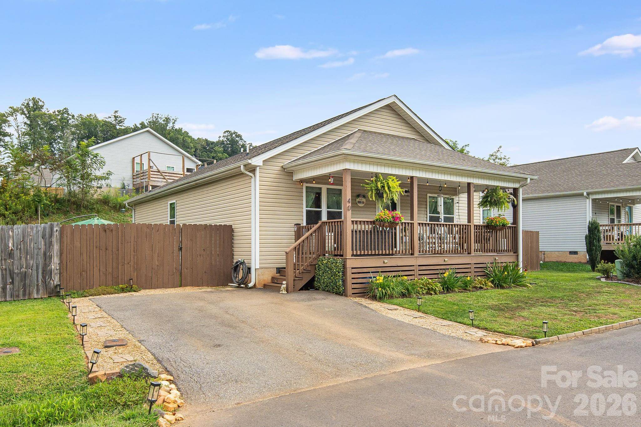 40 Quinn Hill LN, Mars Hill, NC 28754