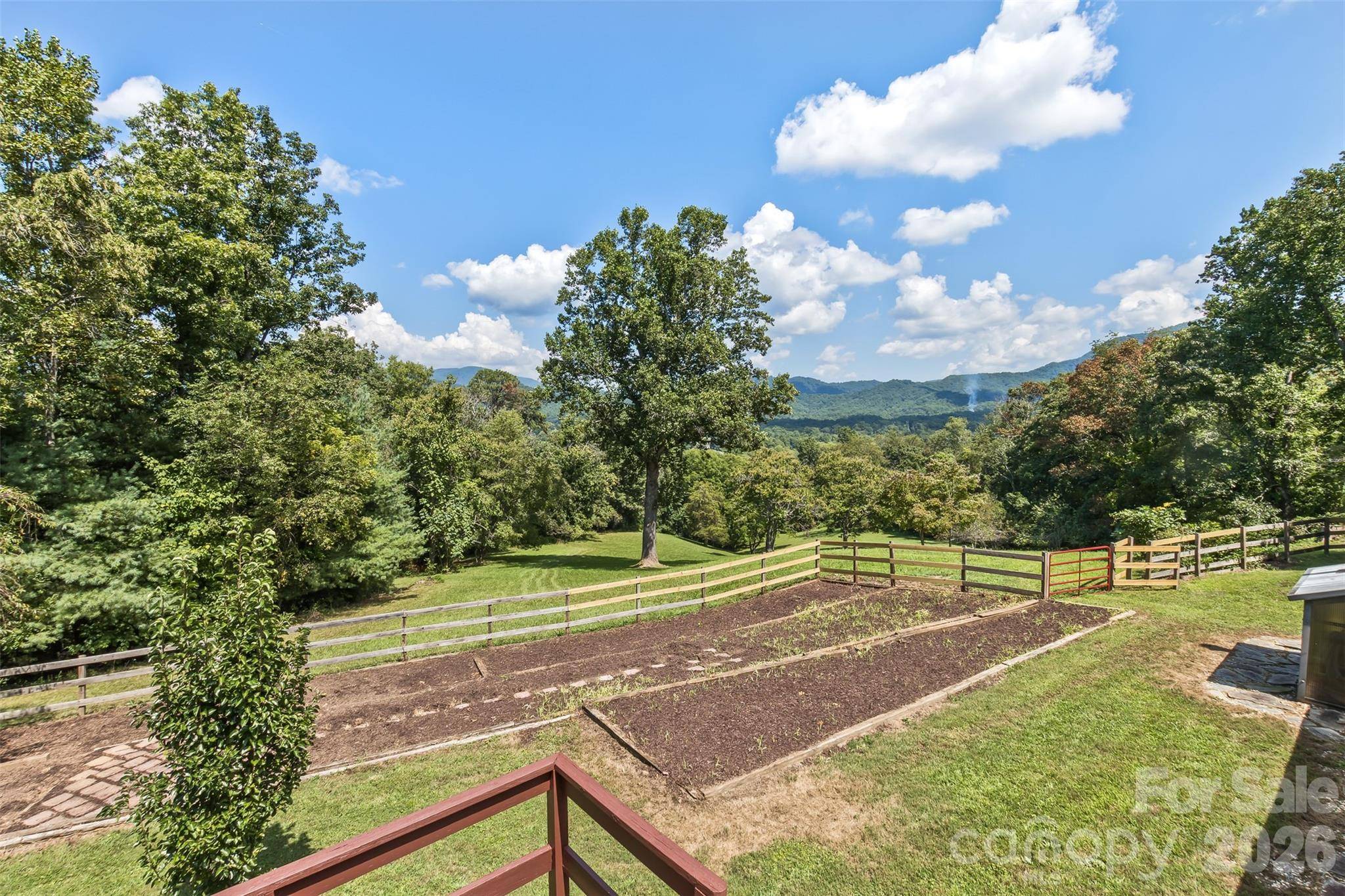 16 Spruce WAY, Fairview, NC 28730