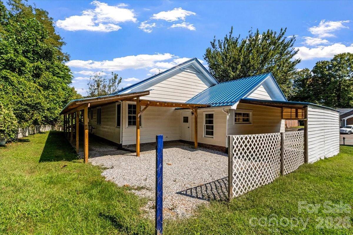 422 Altapass HWY, Spruce Pine, NC 28777