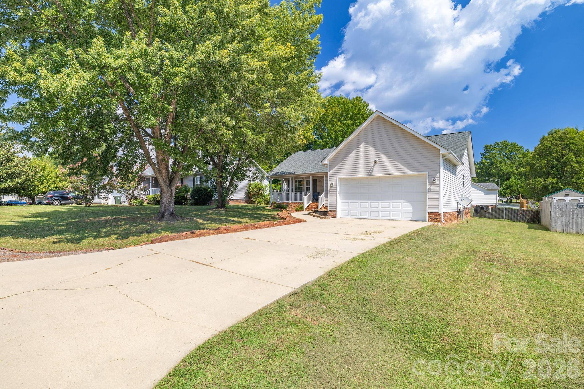 21 Oak Meadow LN, Thomasville, NC 27360