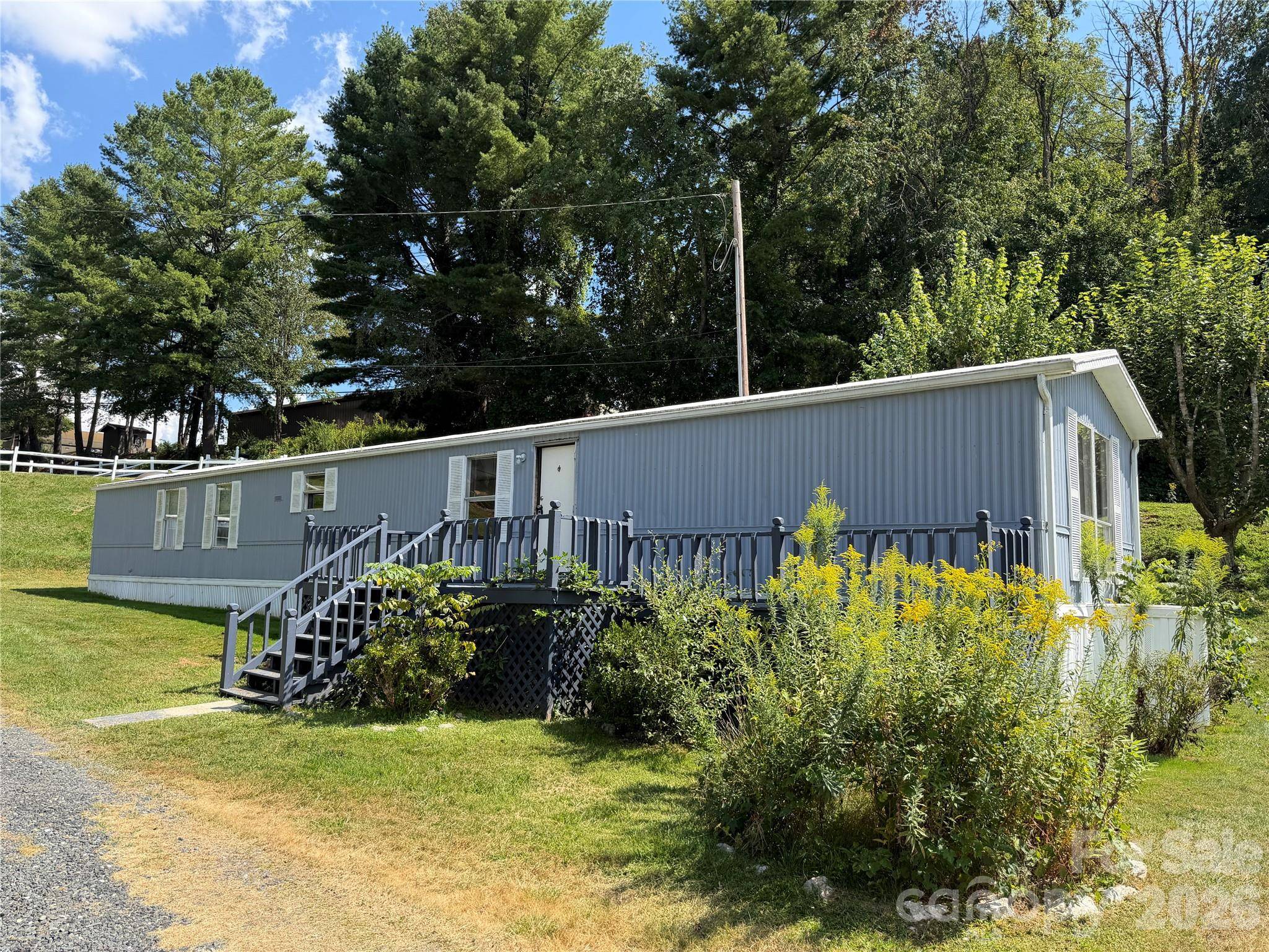 18 Wheeler Hills RD, Burnsville, NC 28714