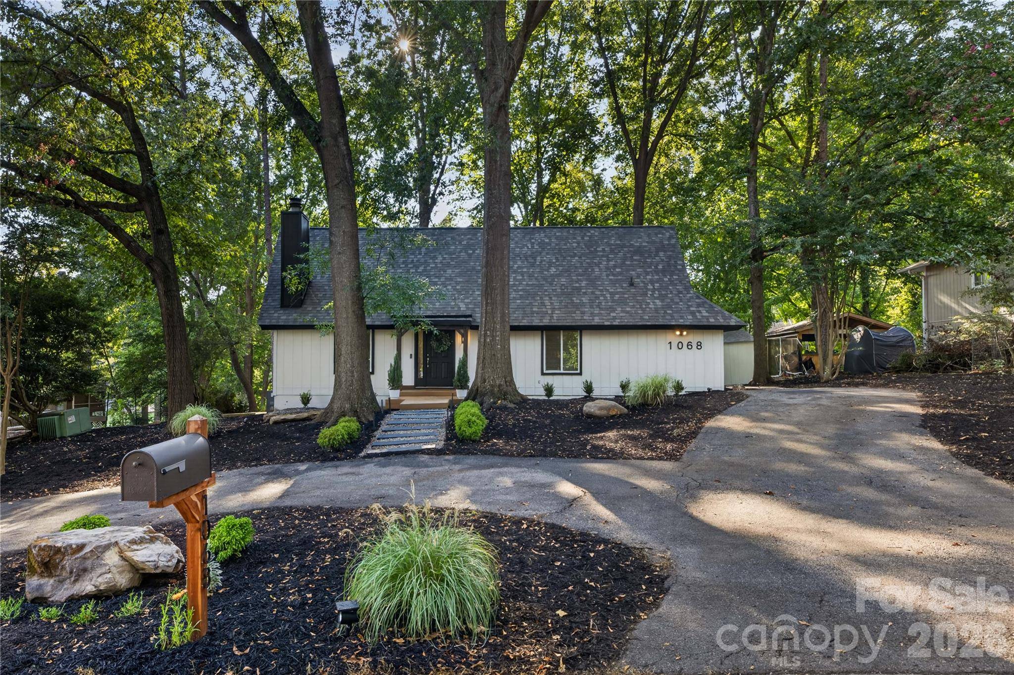 1068 Gauguin LN, Tega Cay, SC 29708
