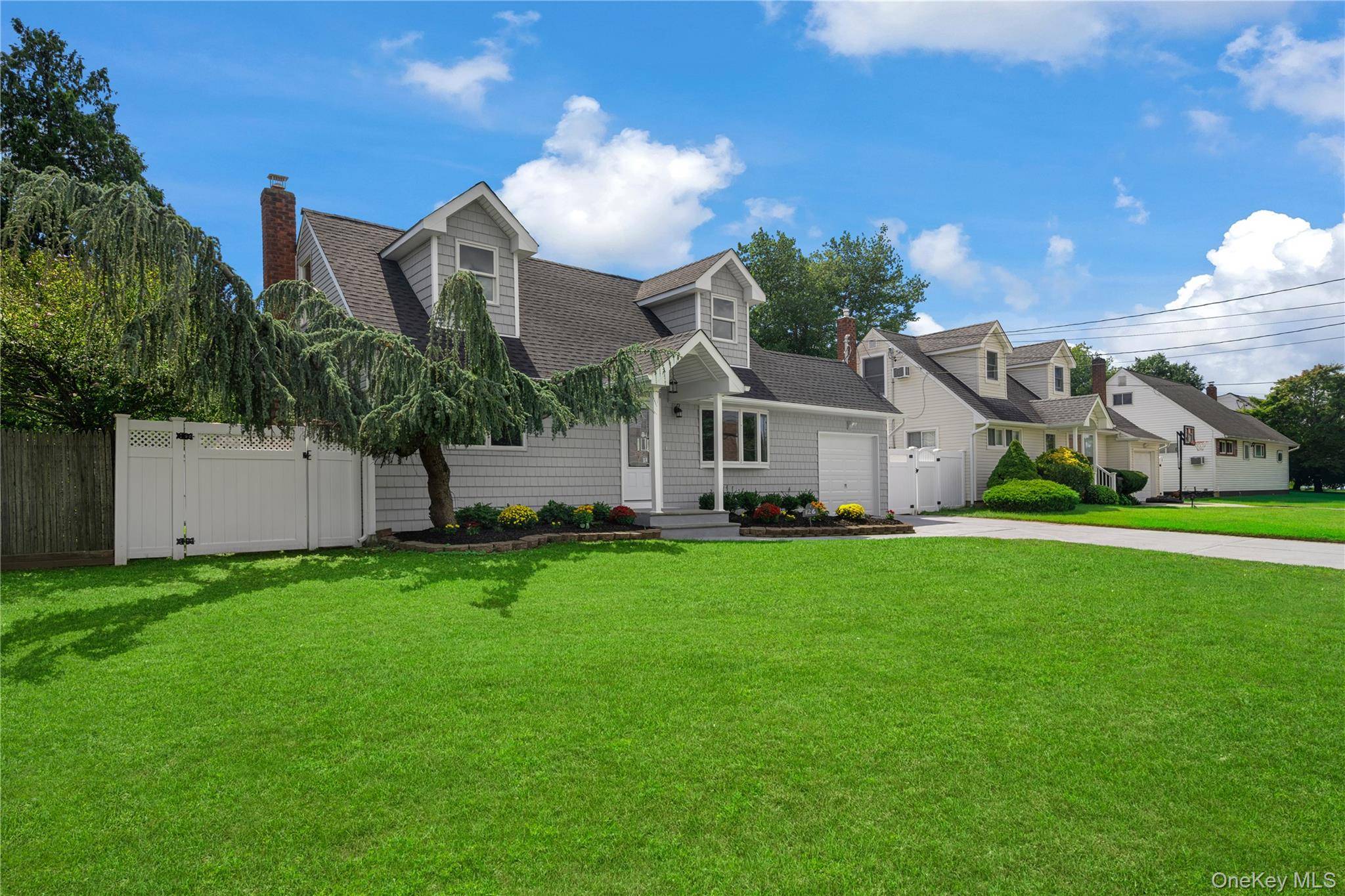 126 Lambert AVE, Farmingdale, NY 11735