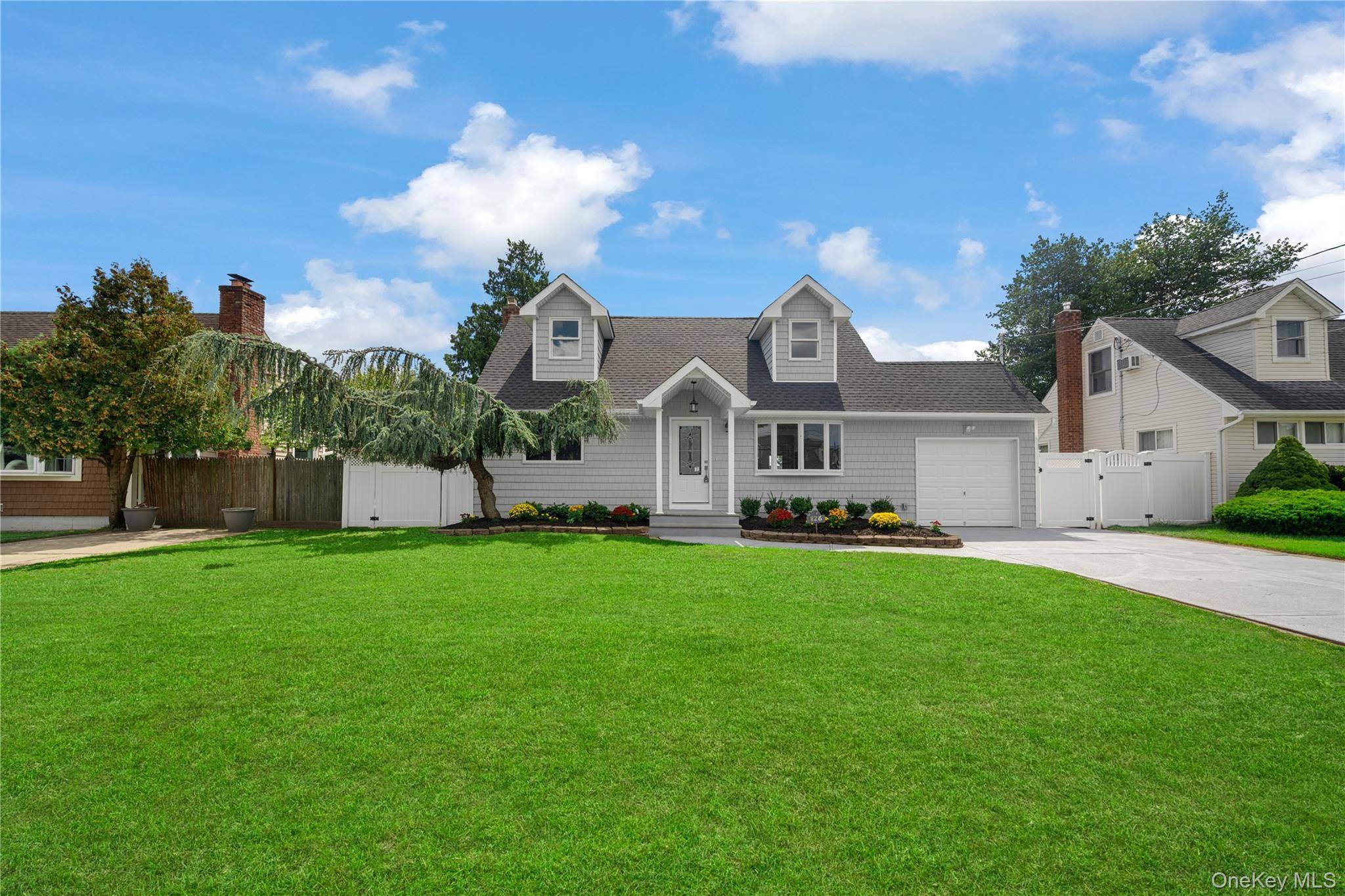 126 Lambert AVE, Farmingdale, NY 11735