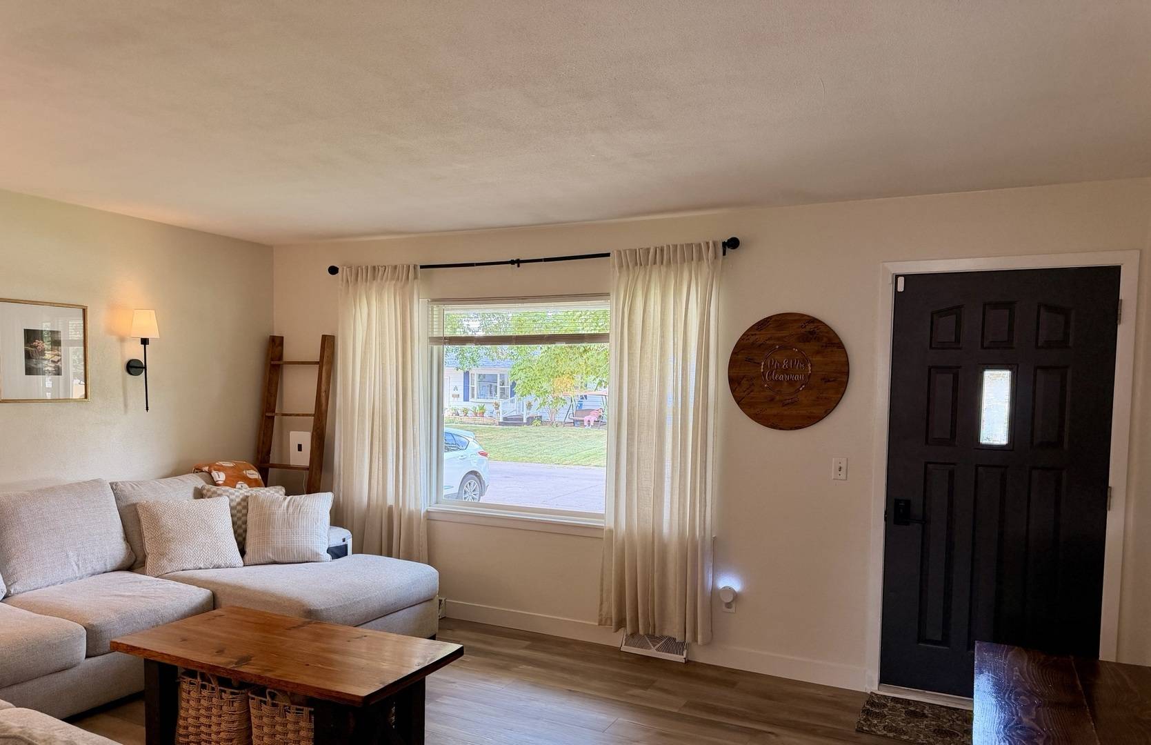 586 33rd AVE, East Moline, IL 61244