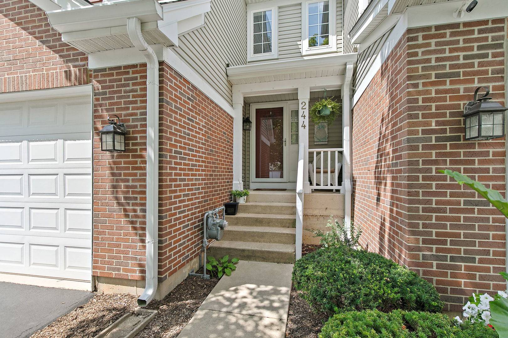 244 Lineas LN #244, Geneva, IL 60134
