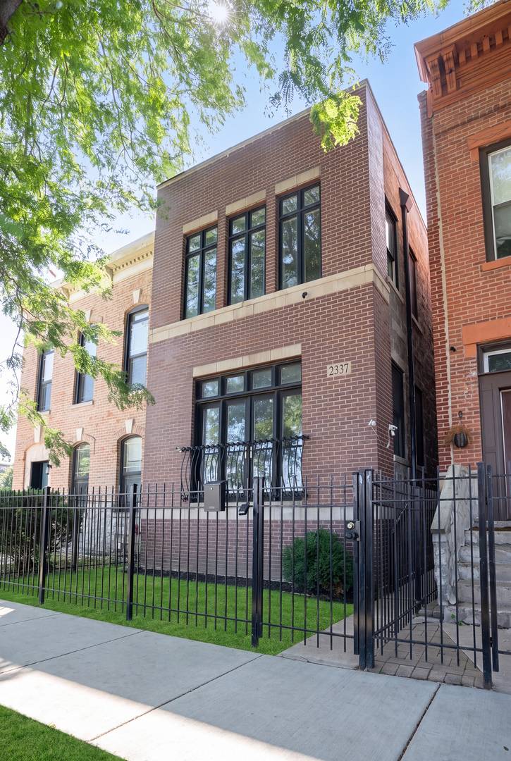 2337 W MAYPOLE AVE #2, Chicago, IL 60612