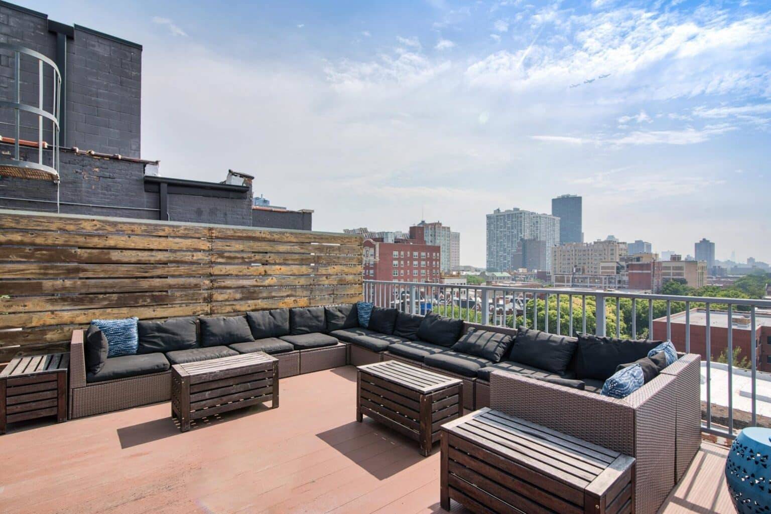 5718 N Winthrop AVE #702, Chicago, IL 60660