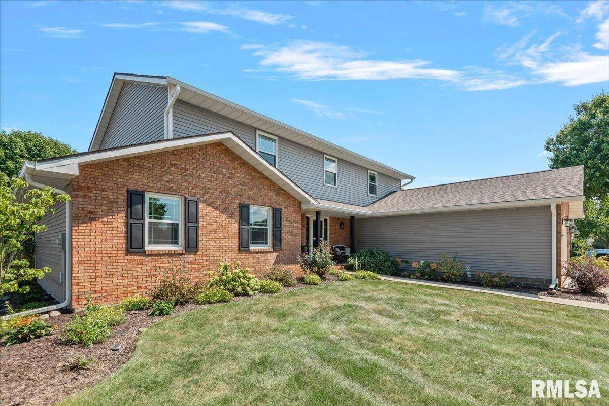 3220 Red Bud LN, Springfield, IL 62712-8946