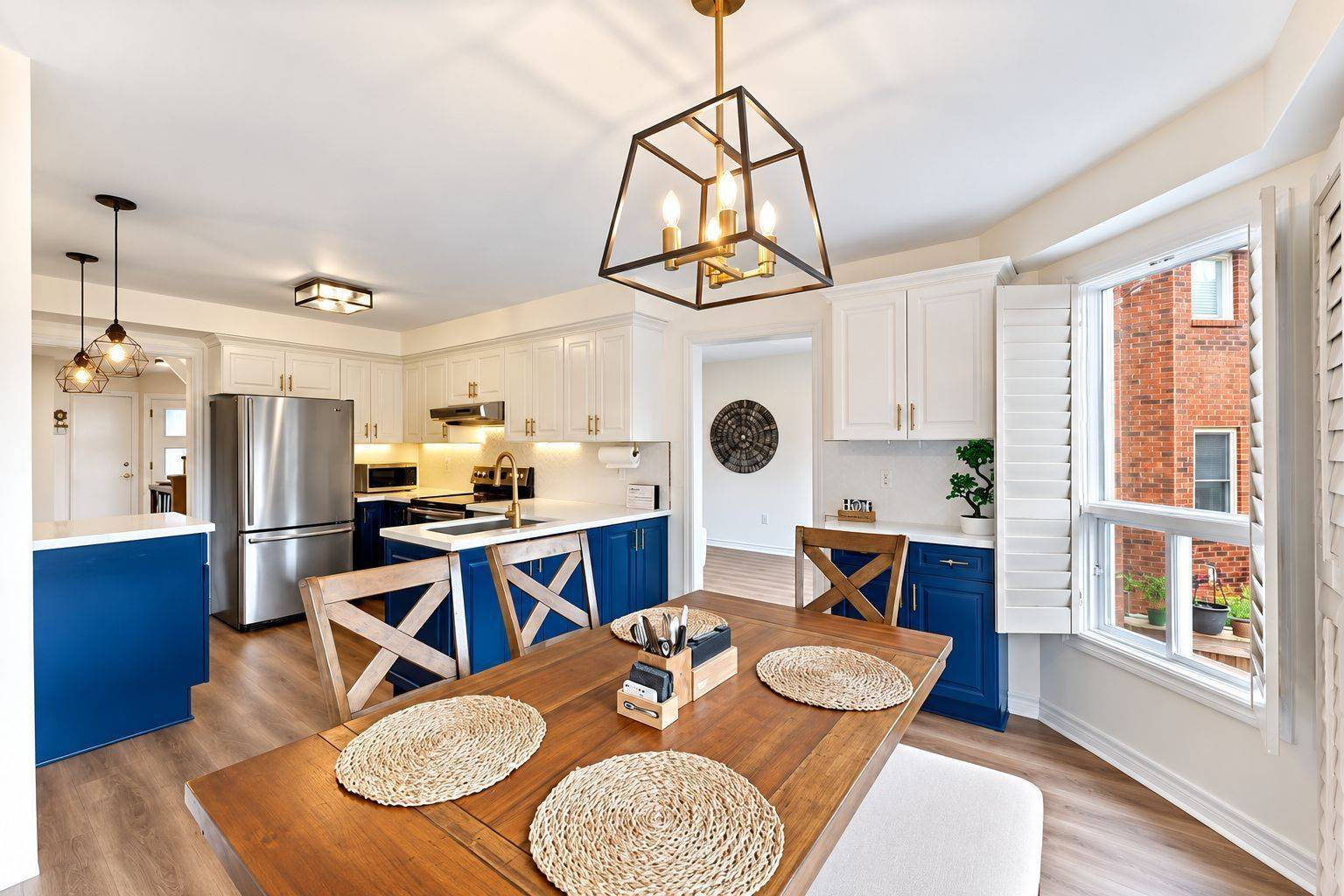 43 Golden Meadow RD #Main, Barrie, ON L4N 7G5