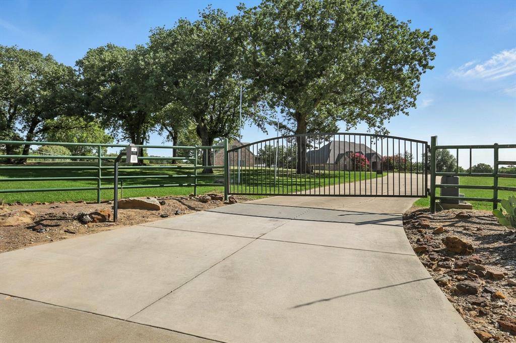 12886 Saint John Road, Pilot Point, TX 76258