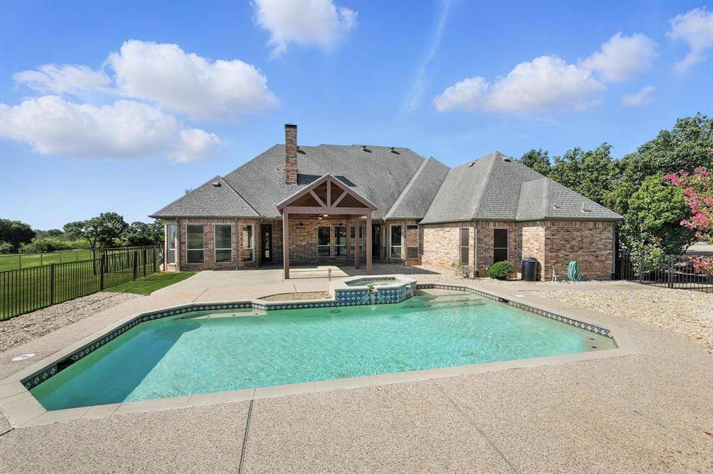 12886 Saint John Road, Pilot Point, TX 76258