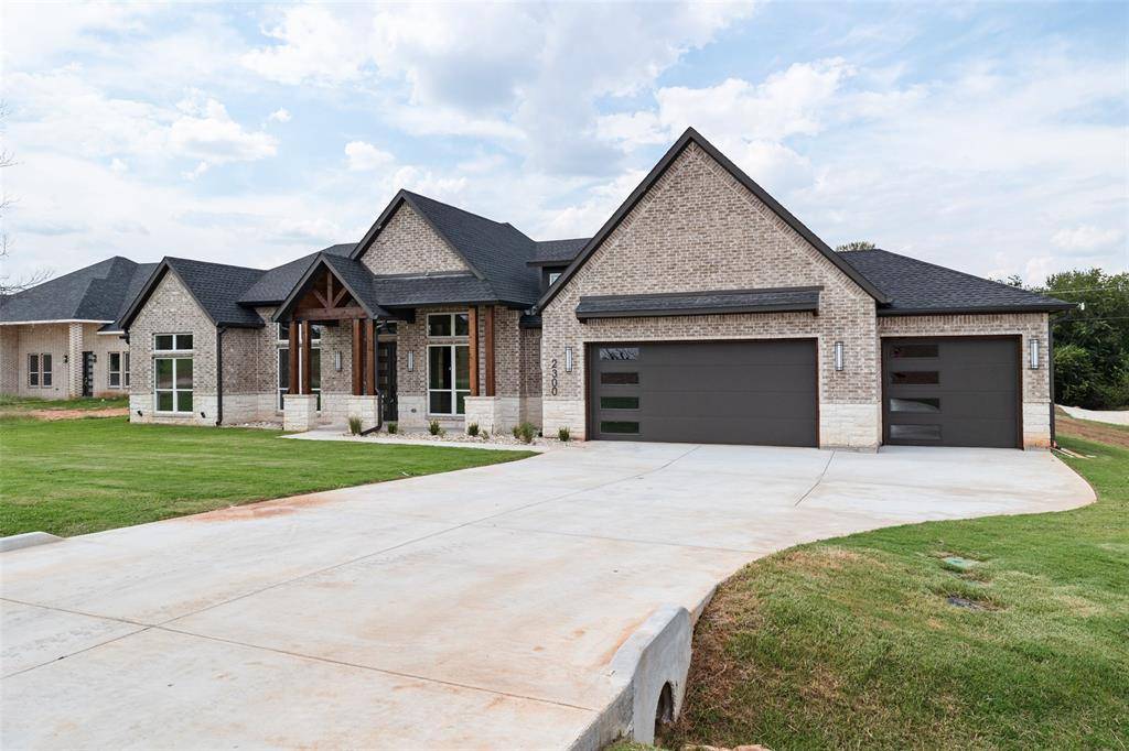 2300 Candlestick Drive, Granbury, TX 76049