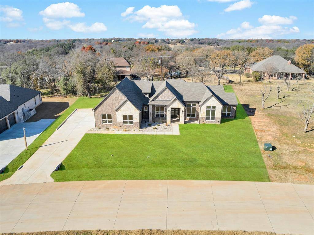 2416 Candlestick Drive, Granbury, TX 76049