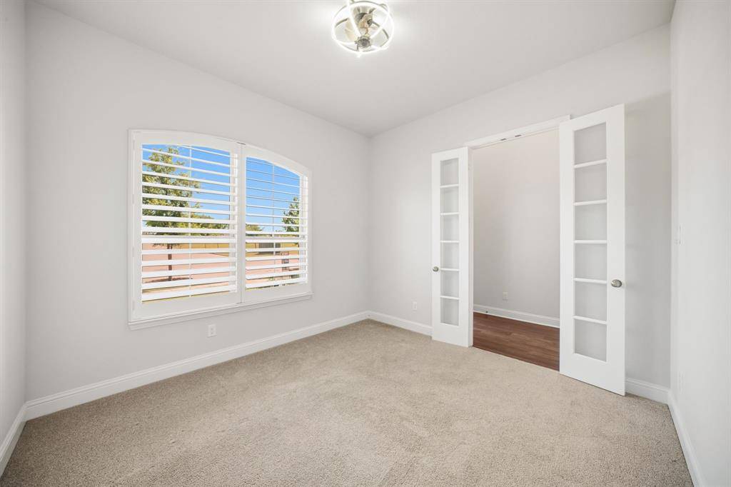 499 Washington Avenue, Waxahachie, TX 75165