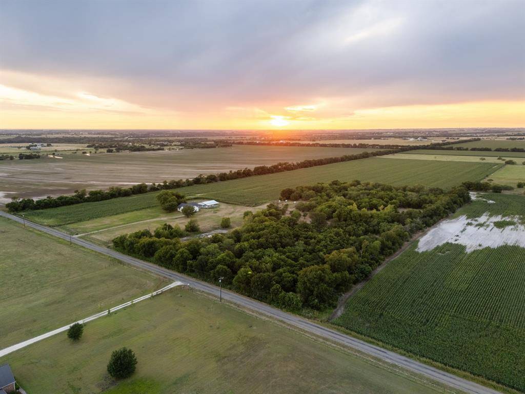 300 Grellhesl, West, TX 76691