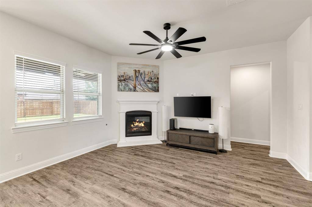 2717 Ainsworth Road, Aubrey, TX 76227