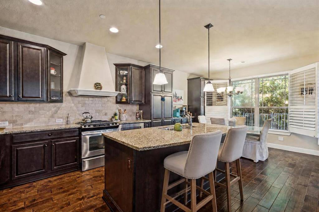 1017 Brook Hollow Drive, Euless, TX 76039