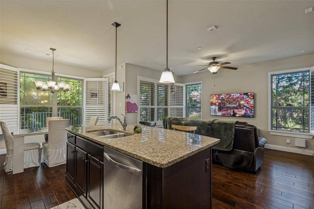 1017 Brook Hollow Drive, Euless, TX 76039
