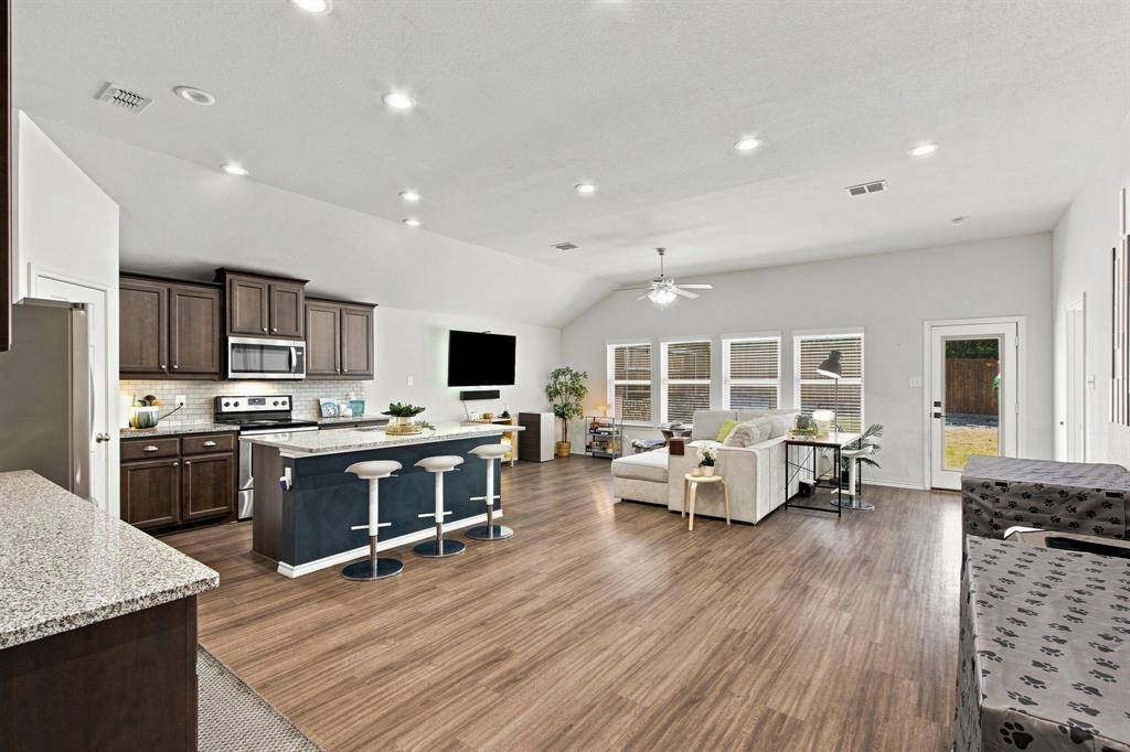 10853 Live Oak Creek Drive, Fort Worth, TX 76108