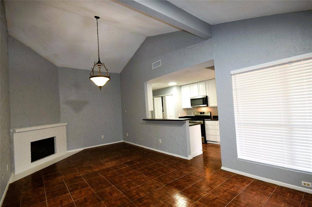 115 W Timberview Lane, Arlington, TX 76014