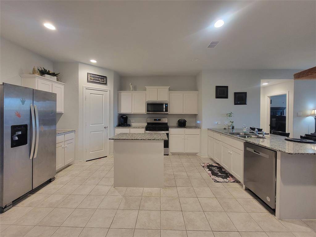 4153 Dublin Ridge Drive, Fort Worth, TX 76036