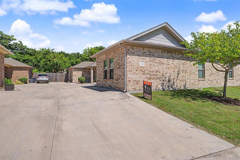 213 Stewart Bend Court #A, Azle, TX 76020
