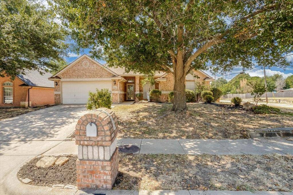 1025 Jessica Drive, Burleson, TX 76028