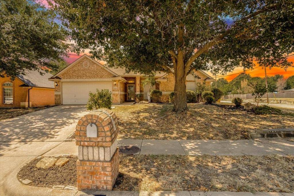 1025 Jessica Drive, Burleson, TX 76028