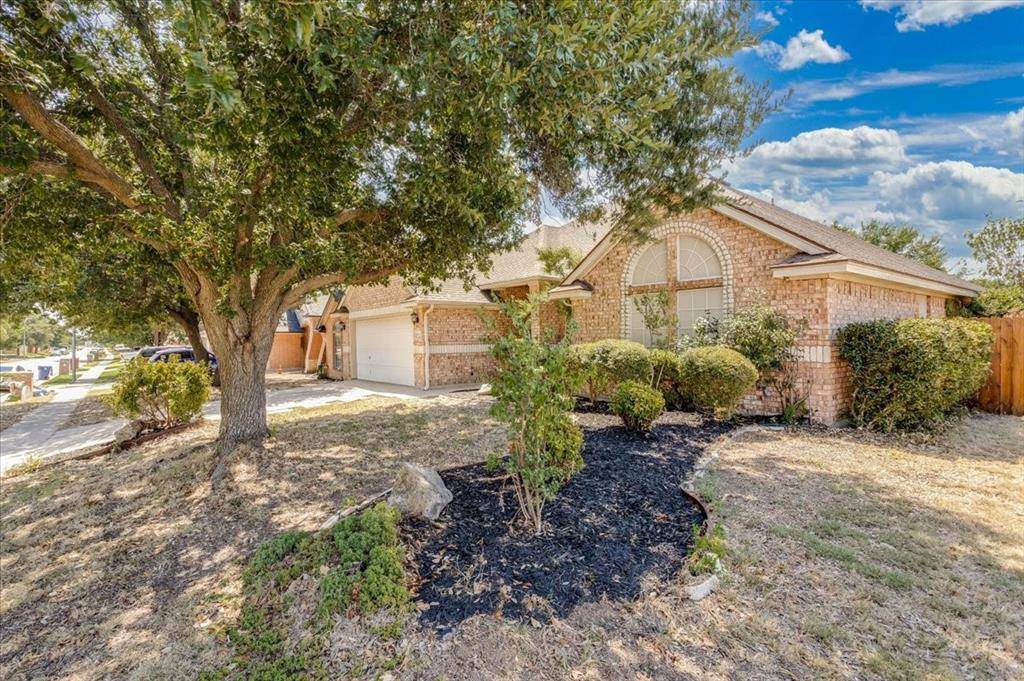 1025 Jessica Drive, Burleson, TX 76028
